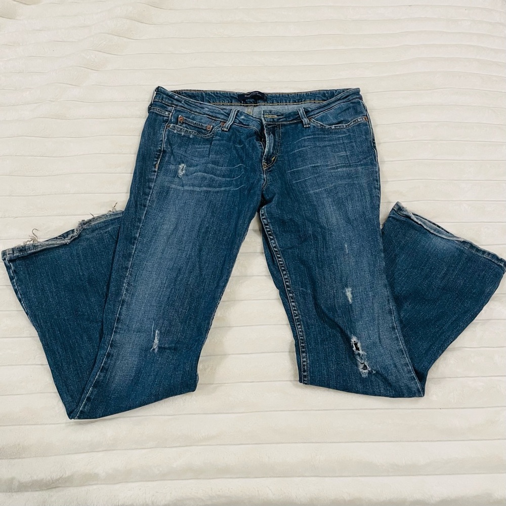 Women’s Levi’s distressed Jeans